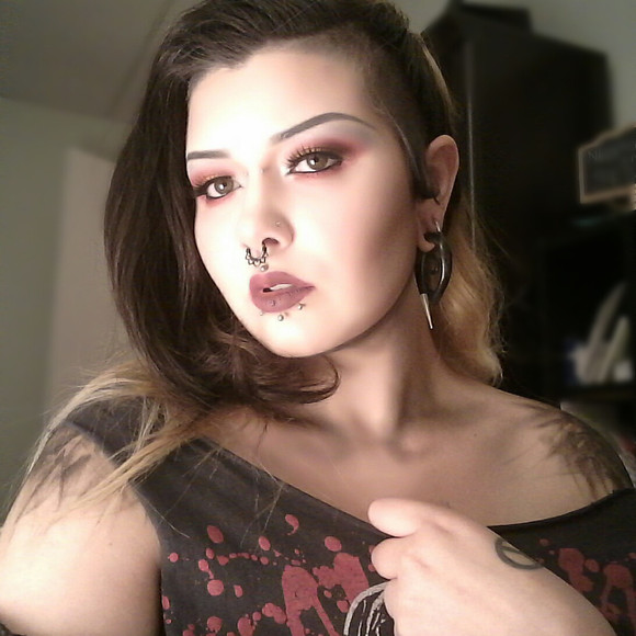 Meet your Posher, Emily (: ✨ - Picture 1 of 8